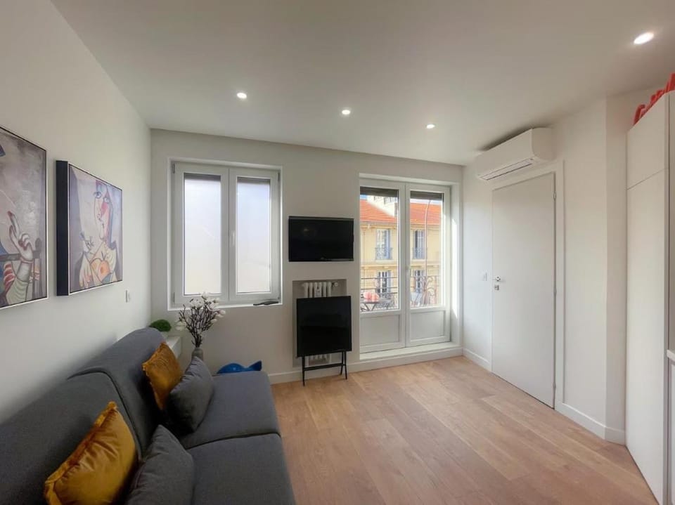 Nice Gare Studio Apartment in Nice