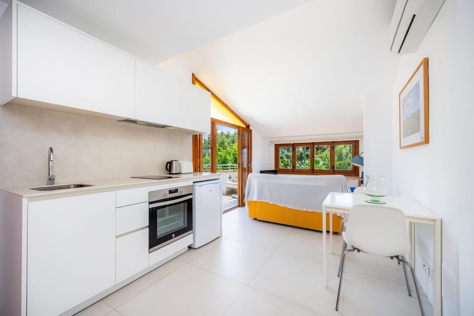 Kitchen or kitchenette, Living room