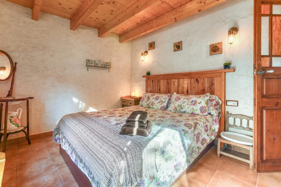 Property building, Living room, Bedroom