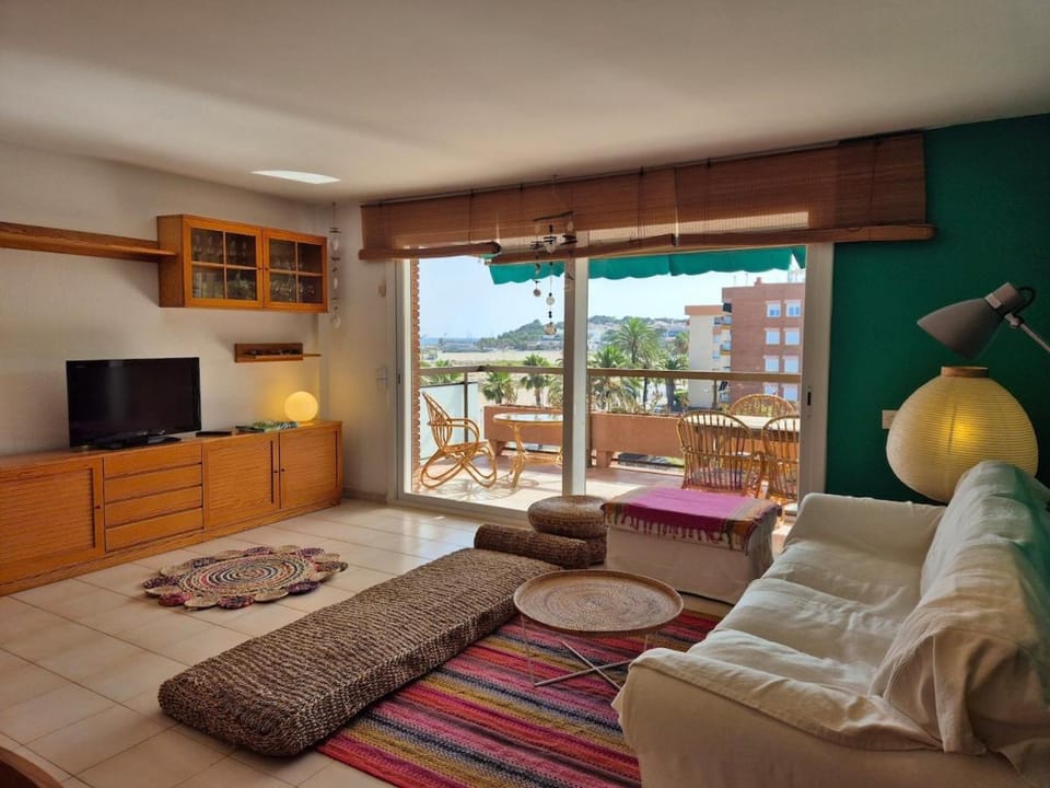 AT037 Els Pins, primera línea, piscina, vistas Apartment in Torredembarra