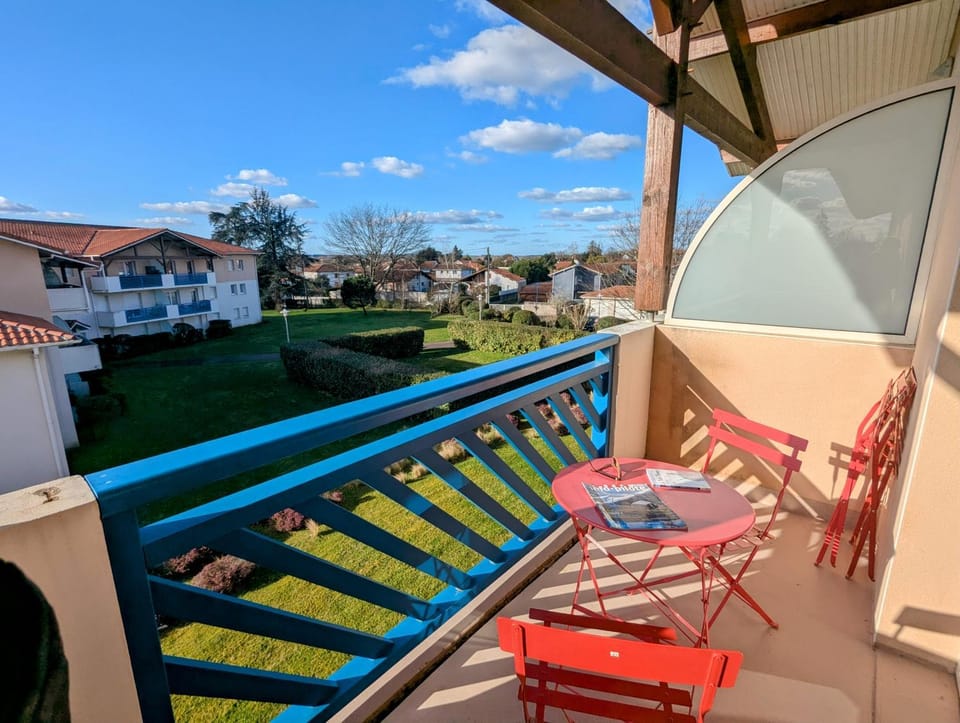 View (from property/room), Balcony/Terrace, Dining area