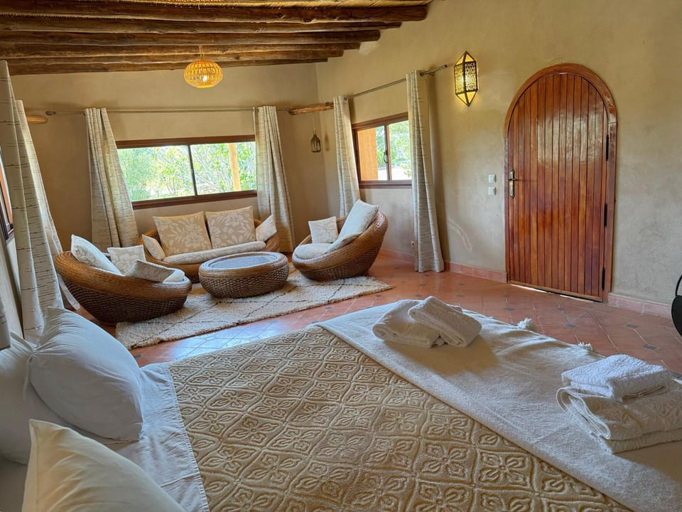 Living room, Photo of the whole room, Seating area, Bedroom, Garden view