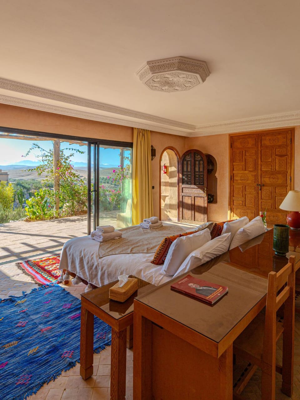 Natural landscape, Photo of the whole room, Seating area, Mountain view