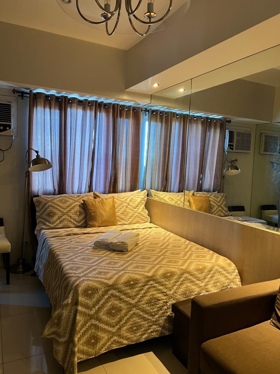 Modern Comfort Living! Netflix Ready Apartment in Quezon City