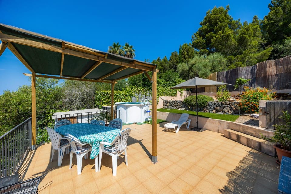 Property building, Balcony/Terrace, Living room