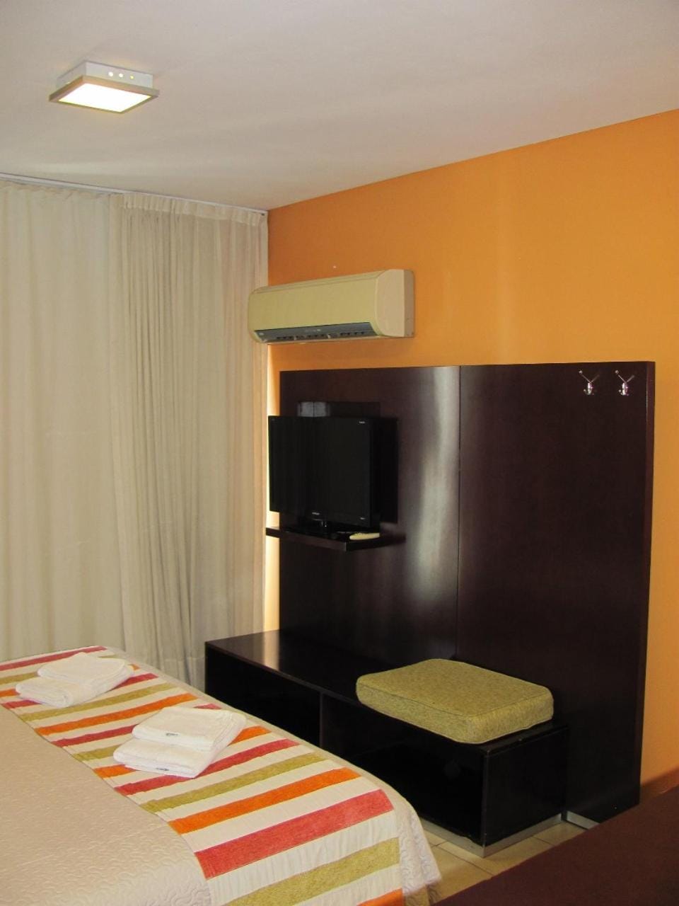 Bed, TV and multimedia, air conditioner