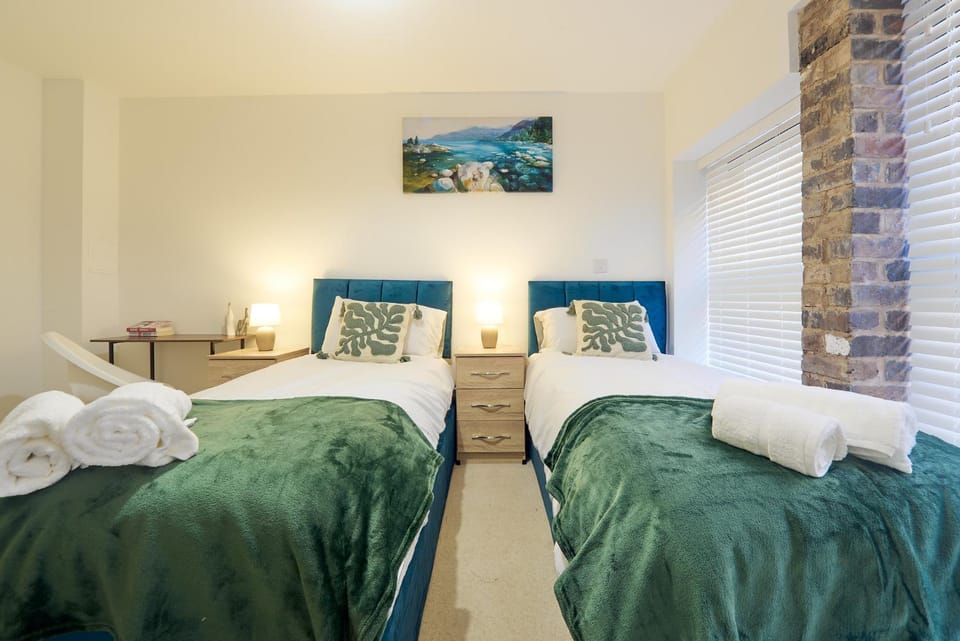 Bedroom, towels
