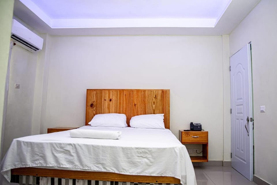 Bed, Photo of the whole room, Bedroom, air conditioner