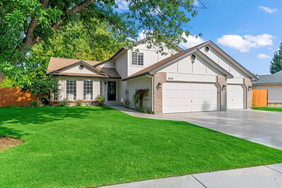 5BR Fire Pit BBQ Sleeps 12 Near Food Shops House in Meridian