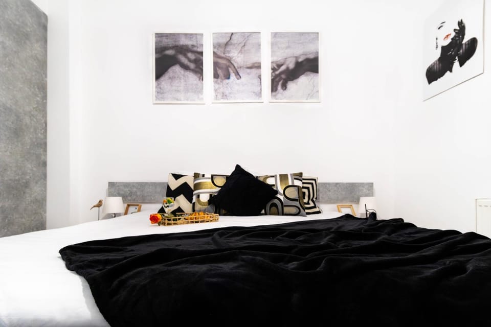 Bed, Photo of the whole room, Bedroom