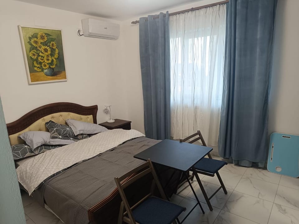 Bed, Bedroom, air conditioner