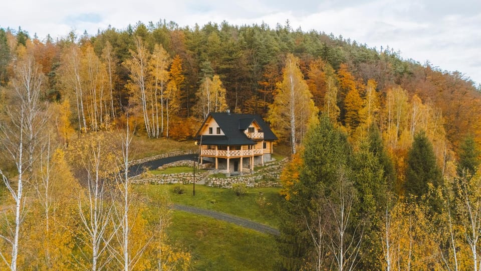 Property building, Bird's eye view, View (from property/room), View (from property/room), Autumn, Garden view, Garden view, Mountain view, Quiet street view