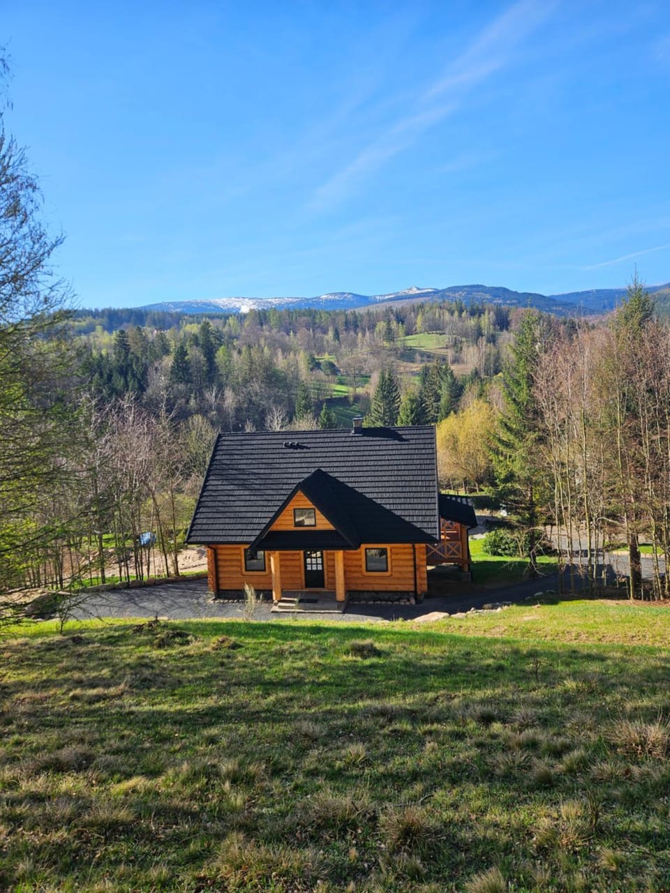 Property building, Spring, Garden, View (from property/room), Balcony/Terrace, Garden view, Mountain view
