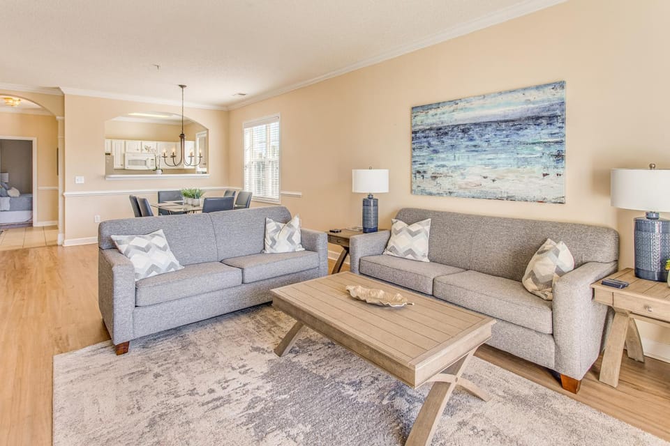 Beach Shuttle & Pool: North Myrtle Beach Condo! House in North Myrtle Beach
