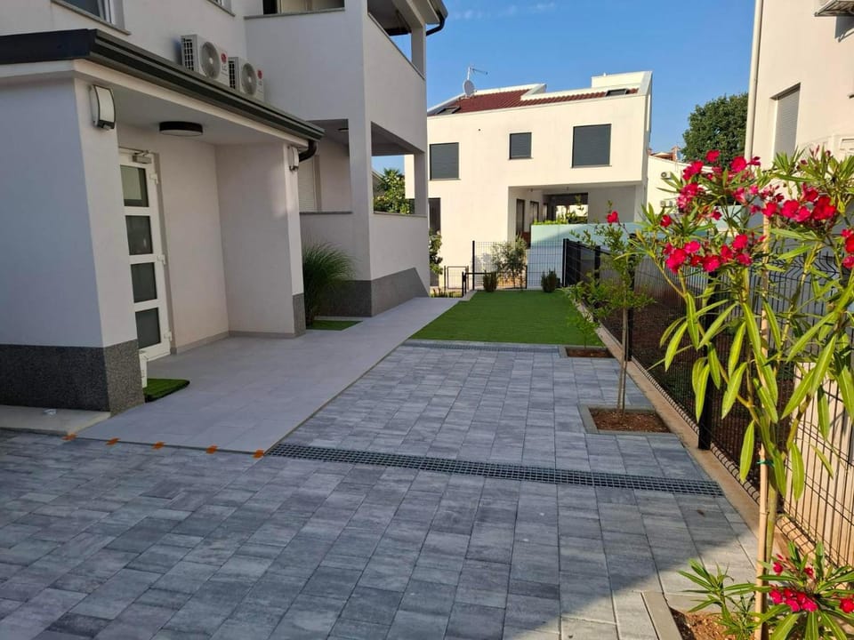 Property building, Patio, Neighbourhood