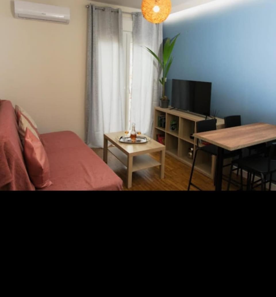 Communal lounge/ TV room, TV and multimedia, Living room, Photo of the whole room, Seating area, Evening entertainment, air conditioner