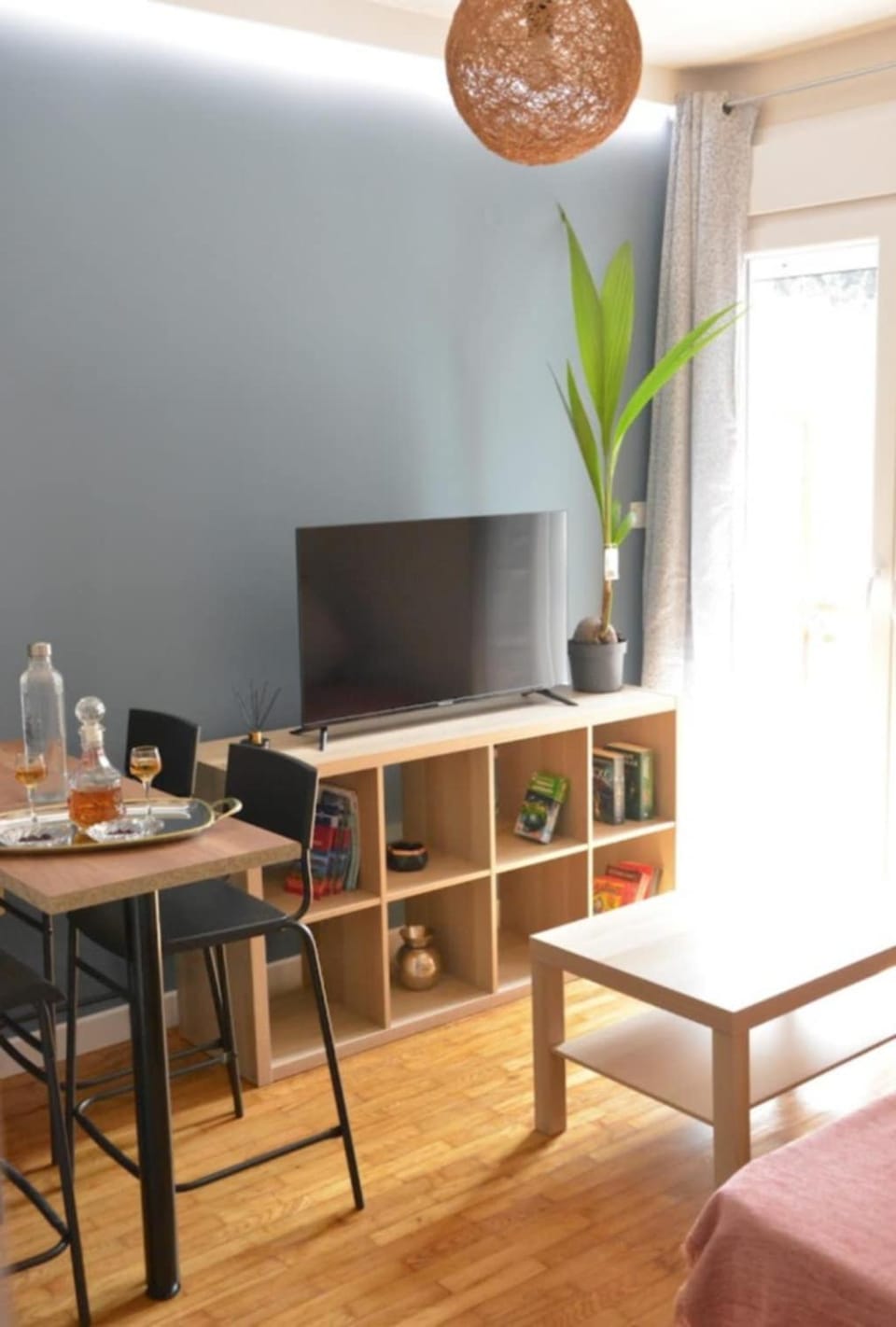 Communal lounge/ TV room, TV and multimedia, Living room, Seating area, Dining area, Evening entertainment