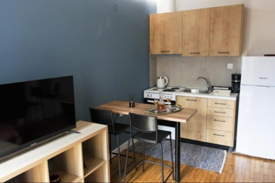 TV and multimedia, Coffee/tea facilities, Kitchen or kitchenette, Dining area, oven, pet friendly, stove