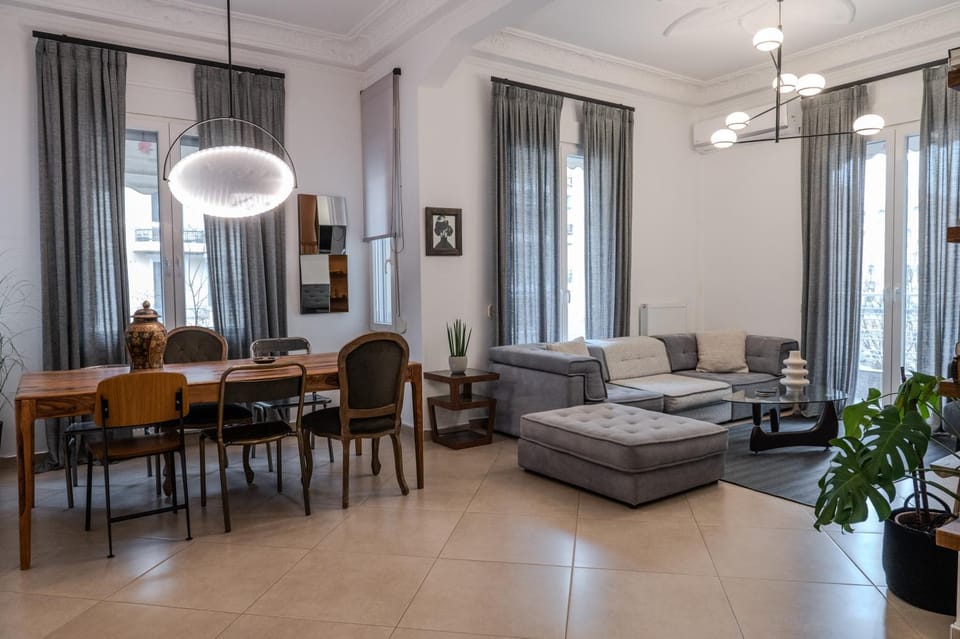 Living room, Seating area, Dining area, air conditioner