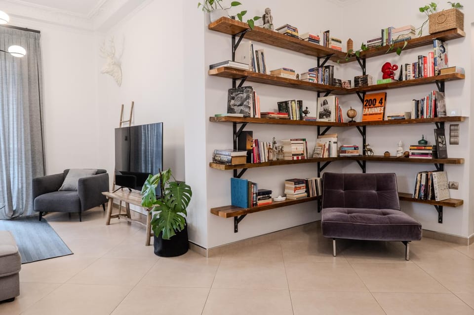 Library, Living room, Seating area