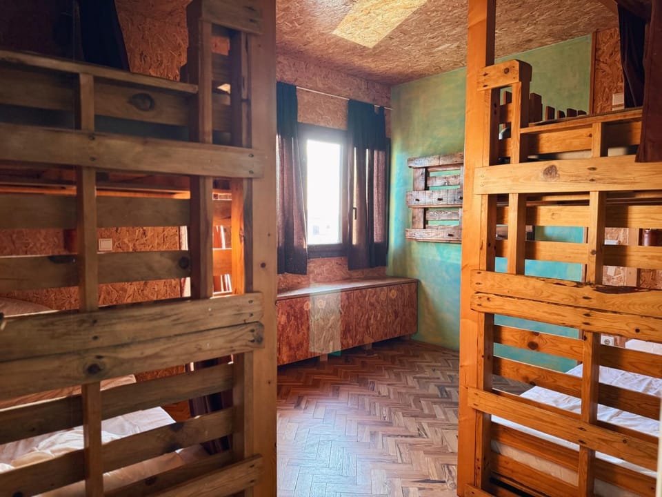 Bed, bunk bed