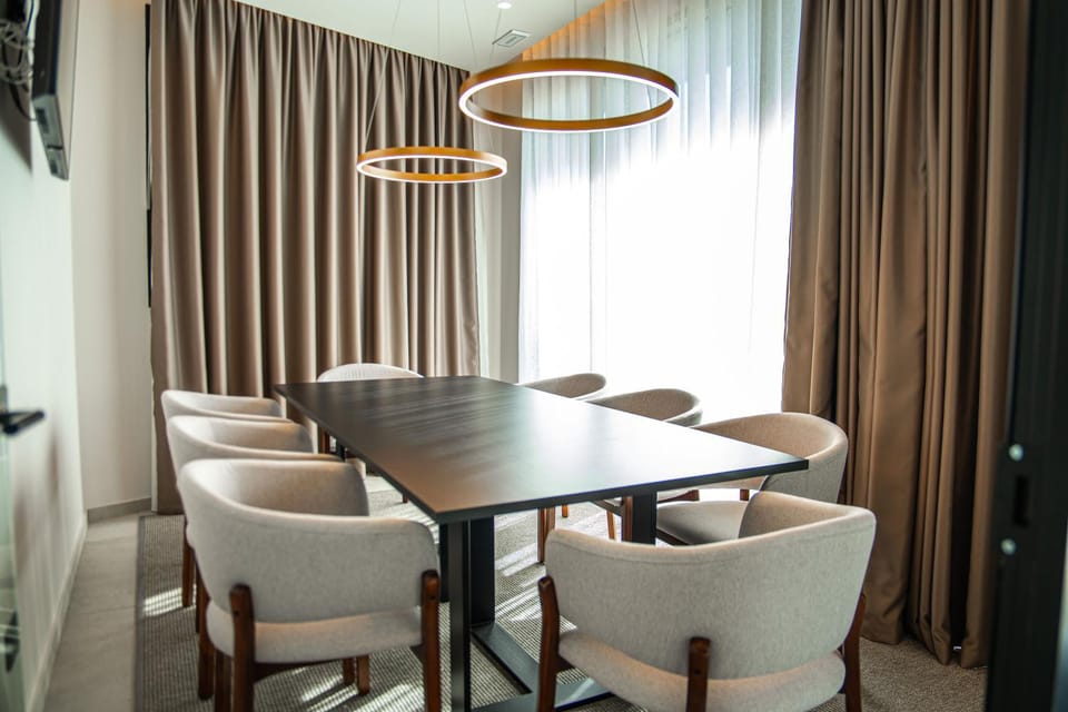 Dining area, Meeting/conference room
