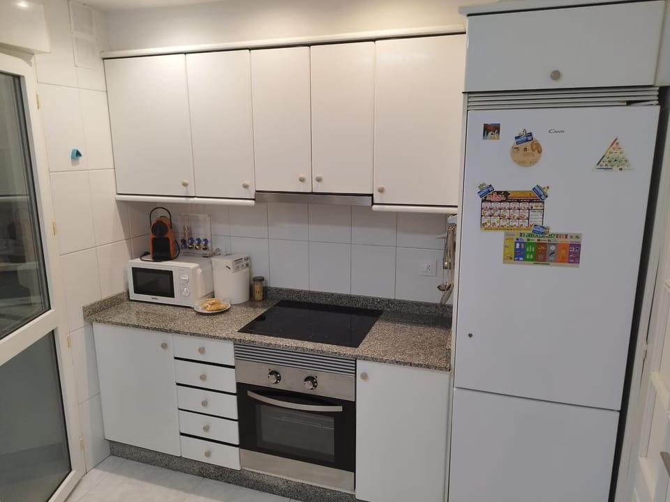 Coffee/tea facilities, Kitchen or kitchenette, dishwasher, flat iron, microwave, oven, stove, toaster, washing machine