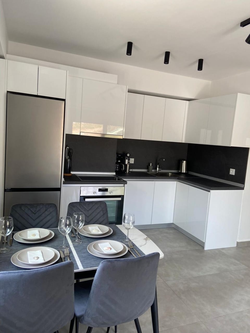 Kitchen or kitchenette, Dining area, oven, stove