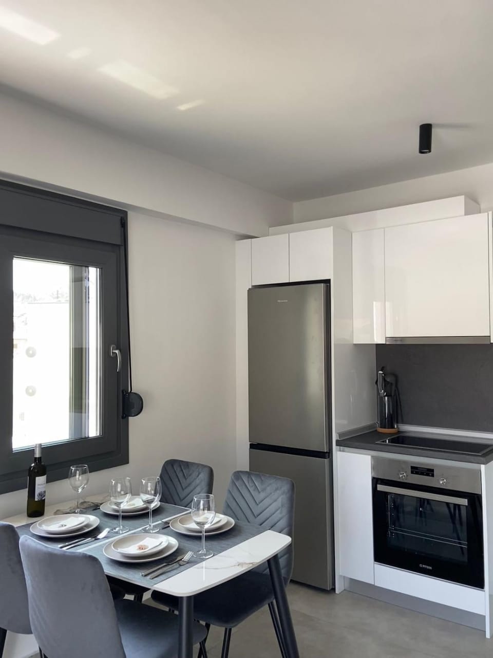 Kitchen or kitchenette, Dining area, oven, stove