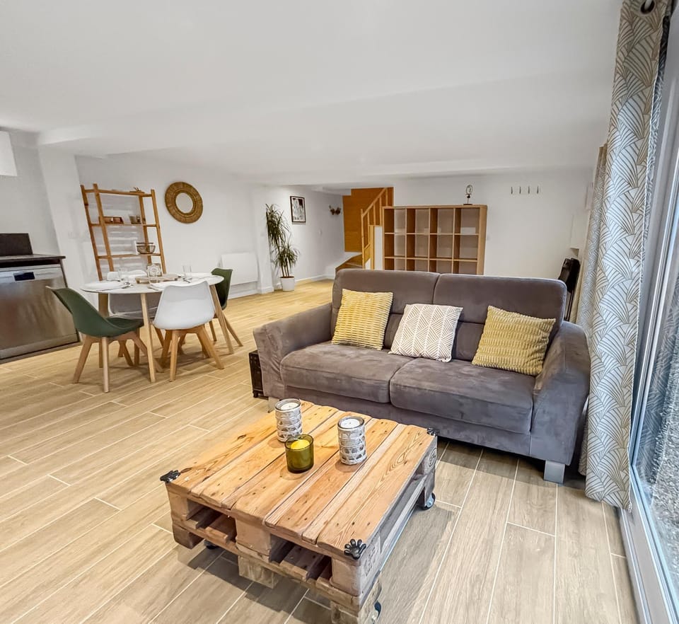 Living room, Dining area