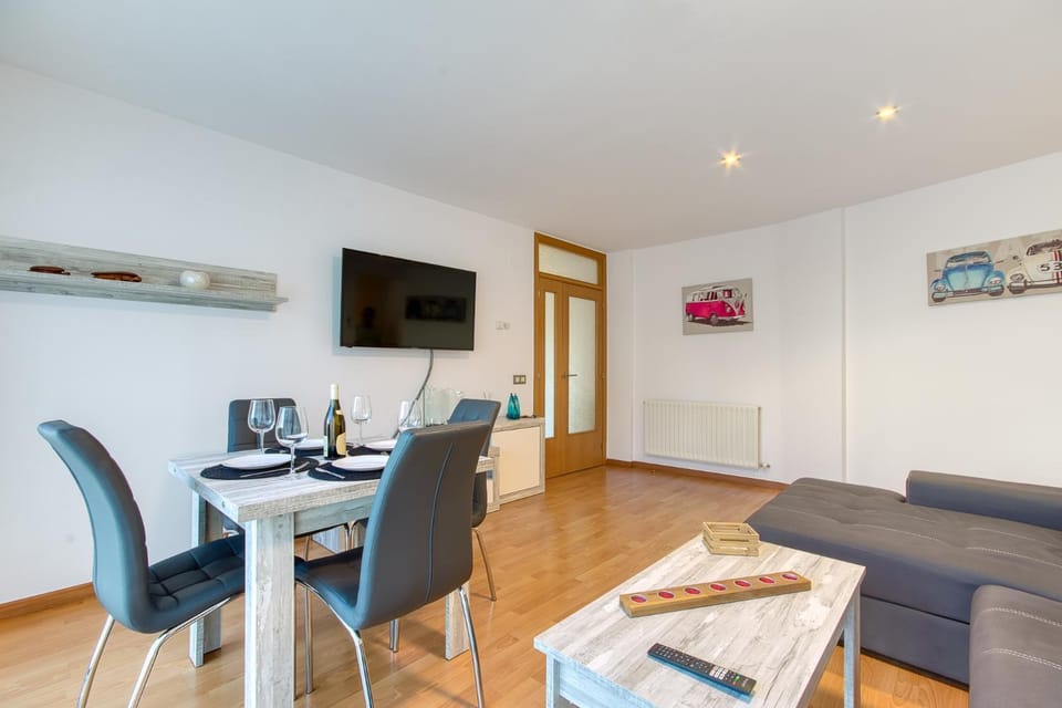 TV and multimedia, Living room, Dining area