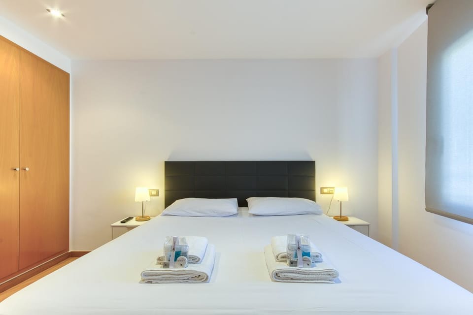 Bed, Photo of the whole room, Bedroom, towels, wardrobe