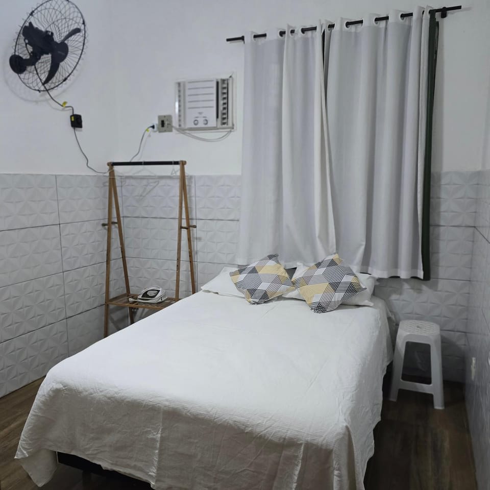 Bed, Photo of the whole room, Bedroom, air conditioner