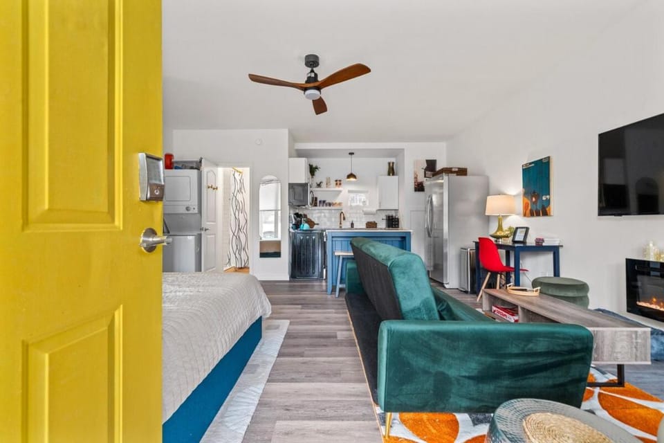 TV and multimedia, Kitchen or kitchenette, Living room, Seating area, Dining area, fireplace, pet friendly