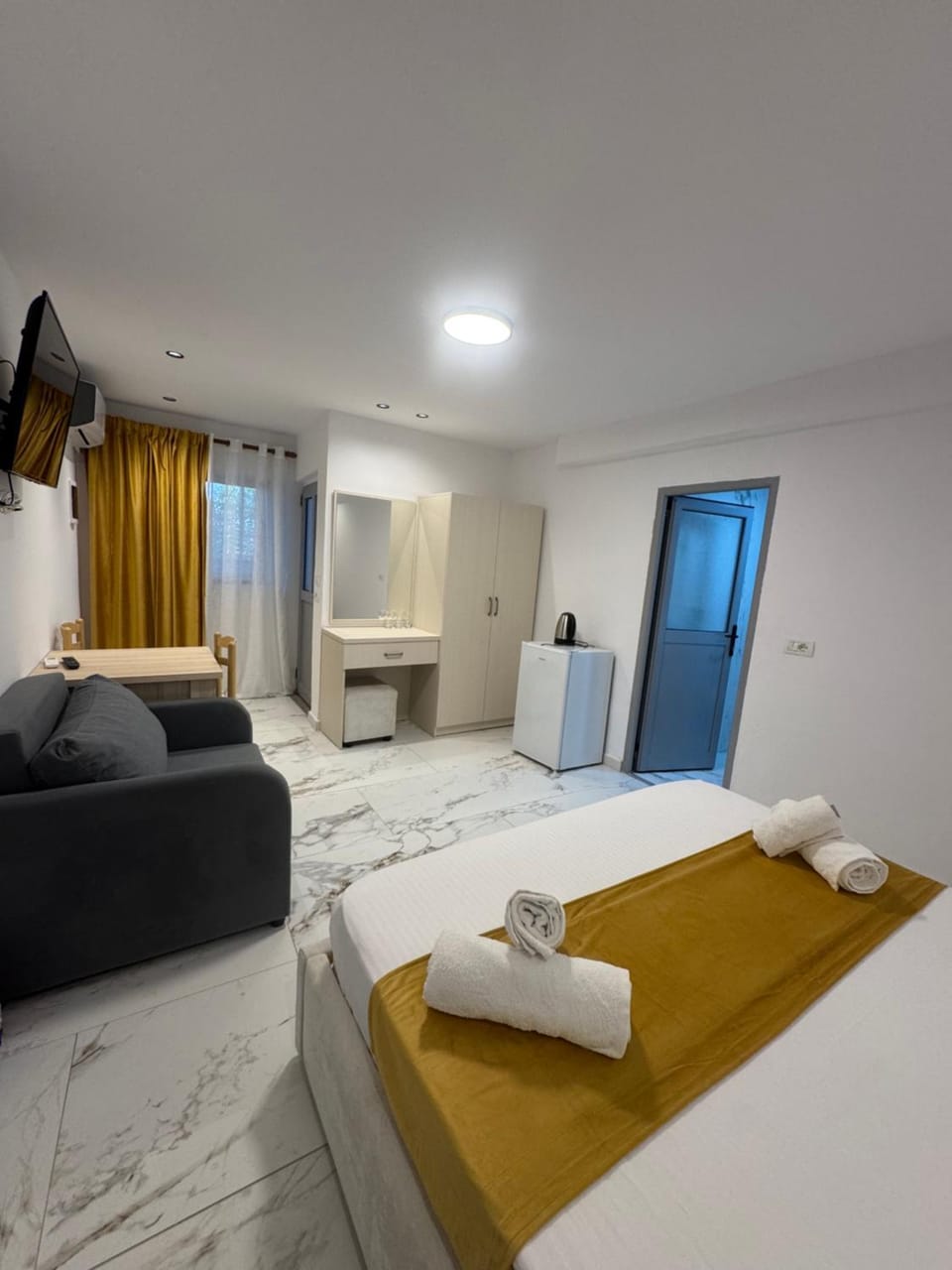 Spring House Apartment in Ksamil