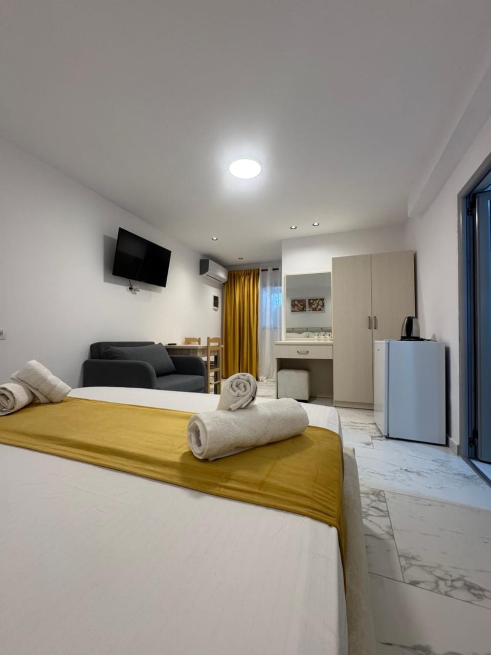 Spring House Apartment in Ksamil