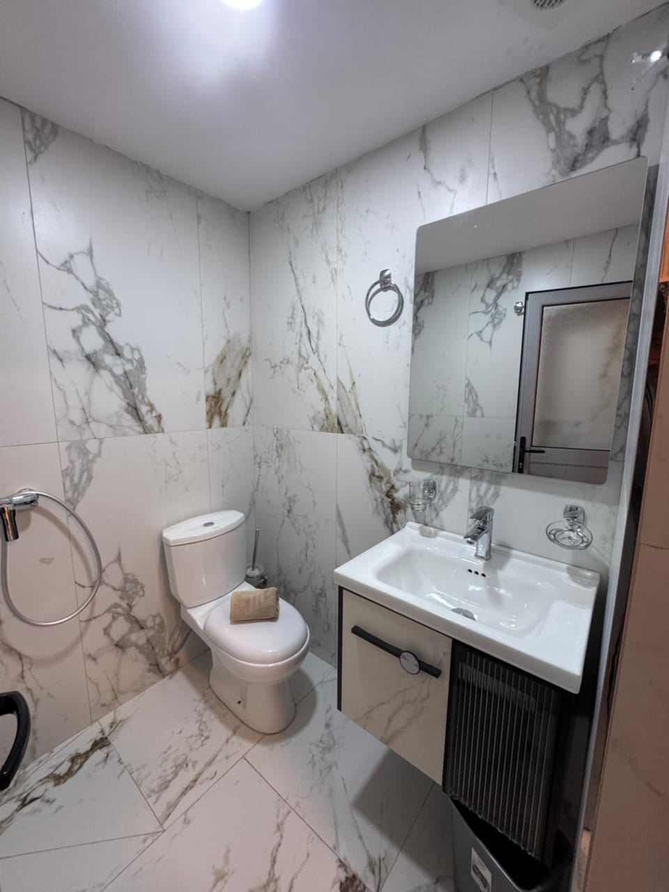 Spring House Apartment in Ksamil