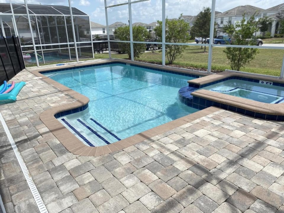 Hot Tub, Swimming pool