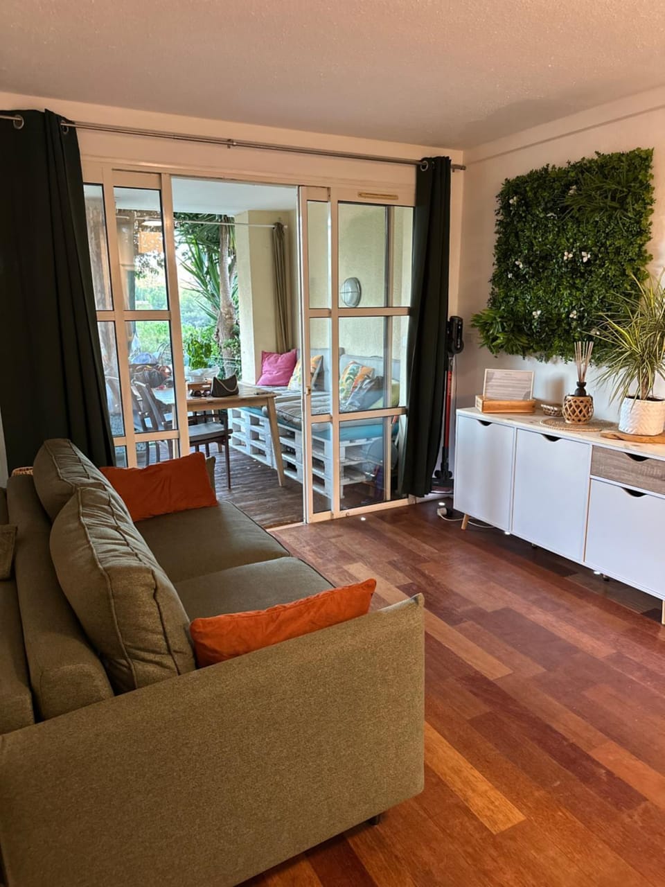 Living room, Seating area