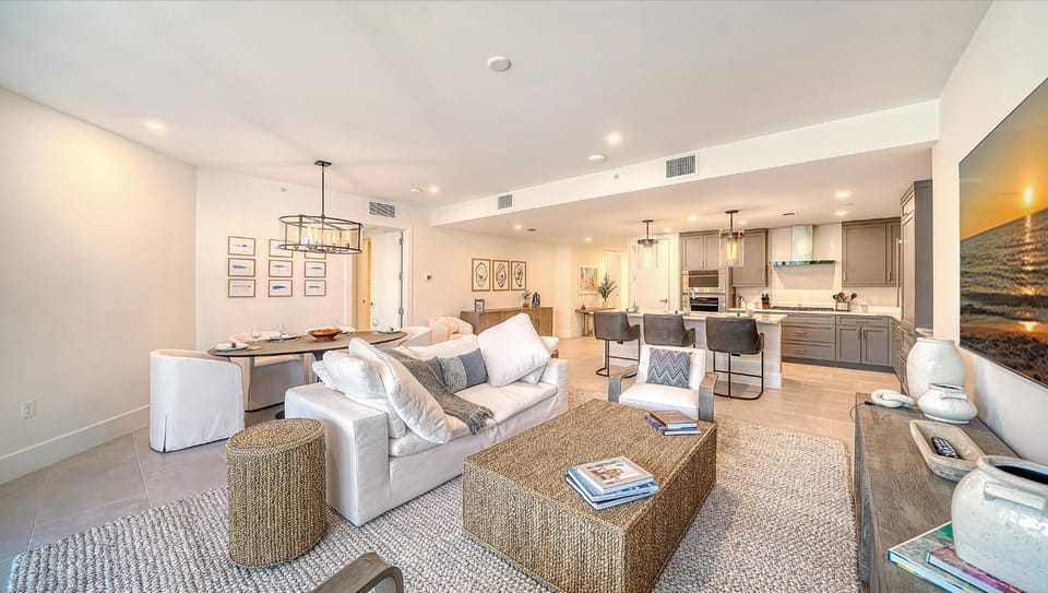 TV and multimedia, Kitchen or kitchenette, Living room, Dining area