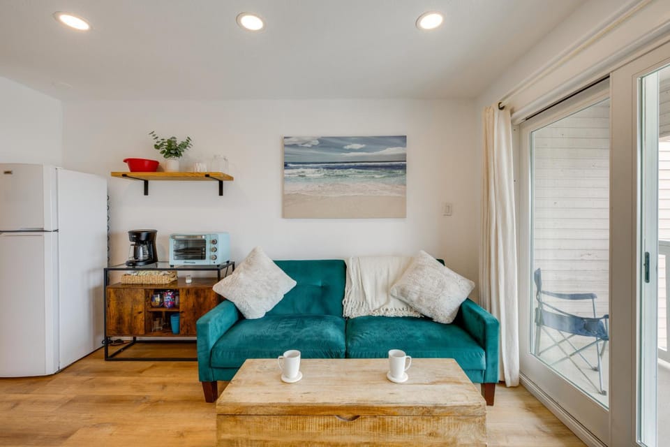 Steps to Beach: Corpus Christi Condo w/ Balcony House in Nueces County