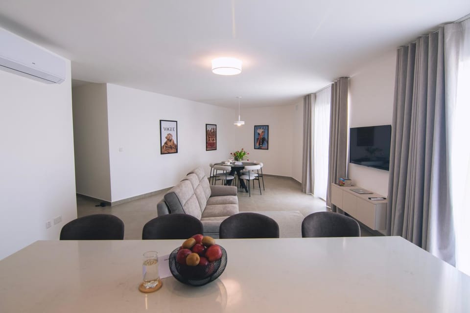 Egħżien Suite A2 Access to Tranquil Shared Pool Apartment in Malta