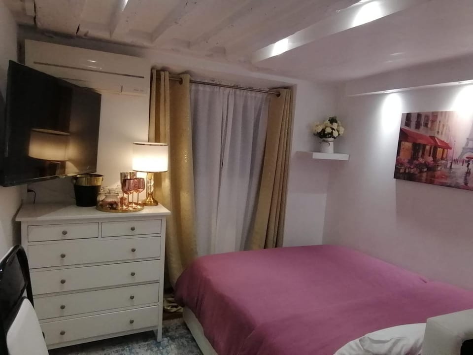 Amour majestique Bed and Breakfast in Paris