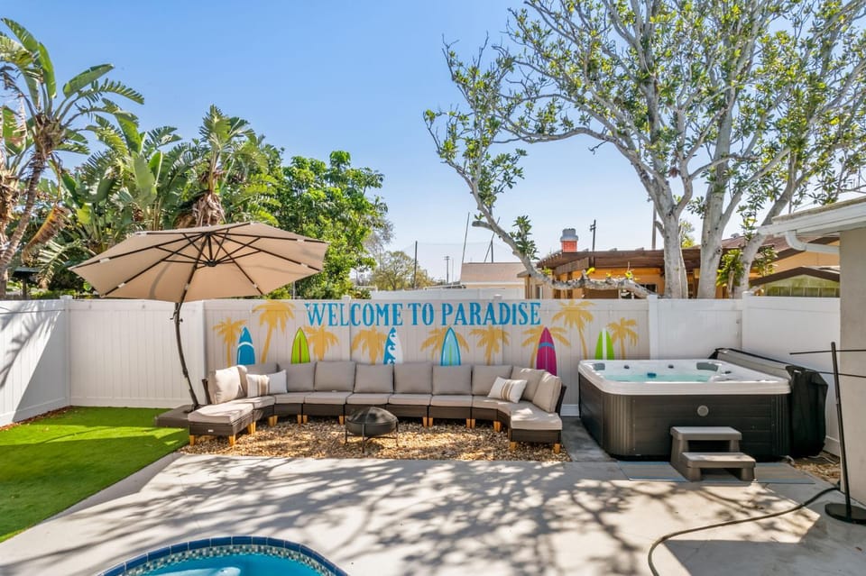4 Br Oasis Pool Tiki Hut Hot Tub Ping Pong Arcade House in Seminole