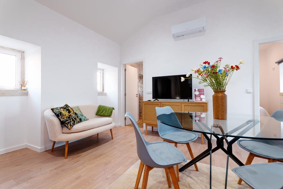 Dining area, kitchen