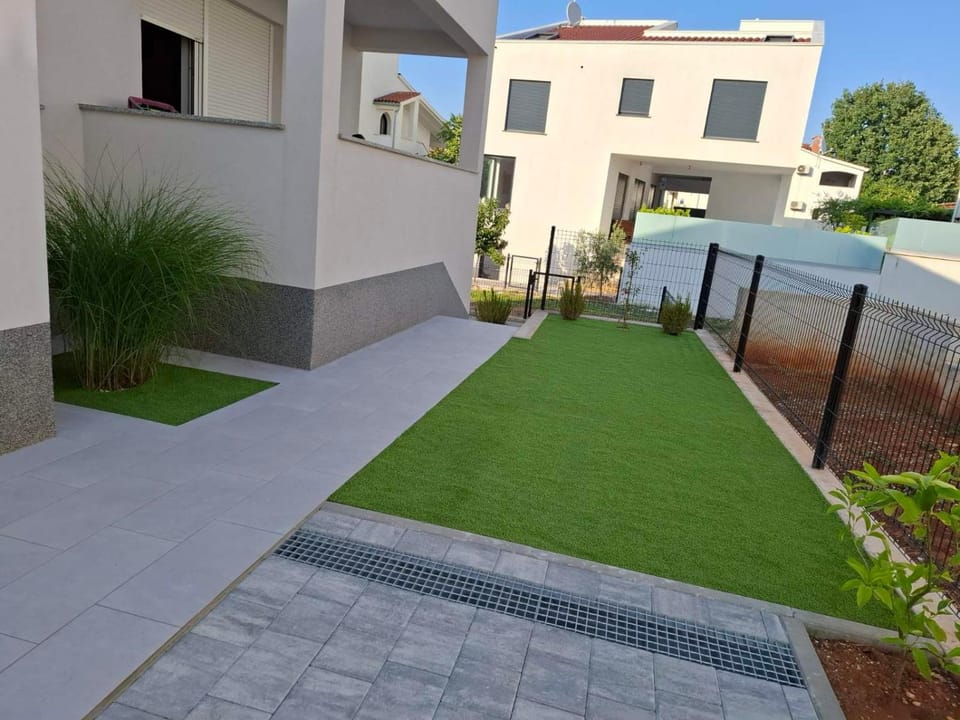 Property building, Patio, Neighbourhood