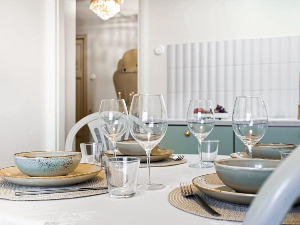 Enchanting 1BR w/ King Bed in Unbeatable Location Apartment in Helsinki
