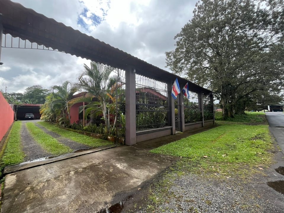 Facade/entrance