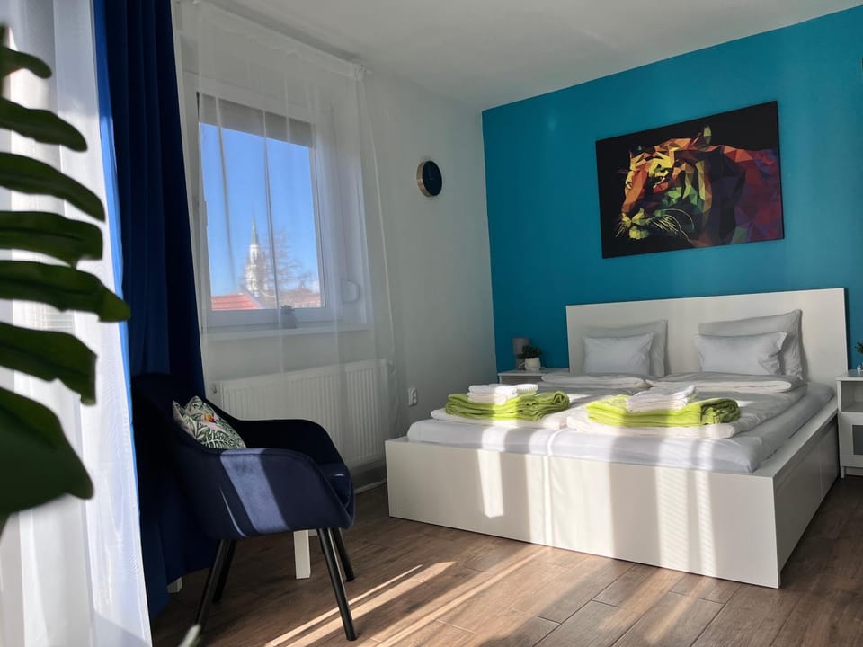 Bed, Living room, Photo of the whole room, Bedroom