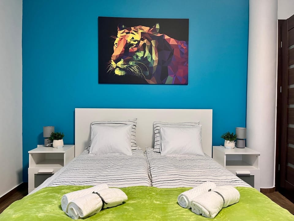 Bed, Photo of the whole room, Decorative detail, Bedroom